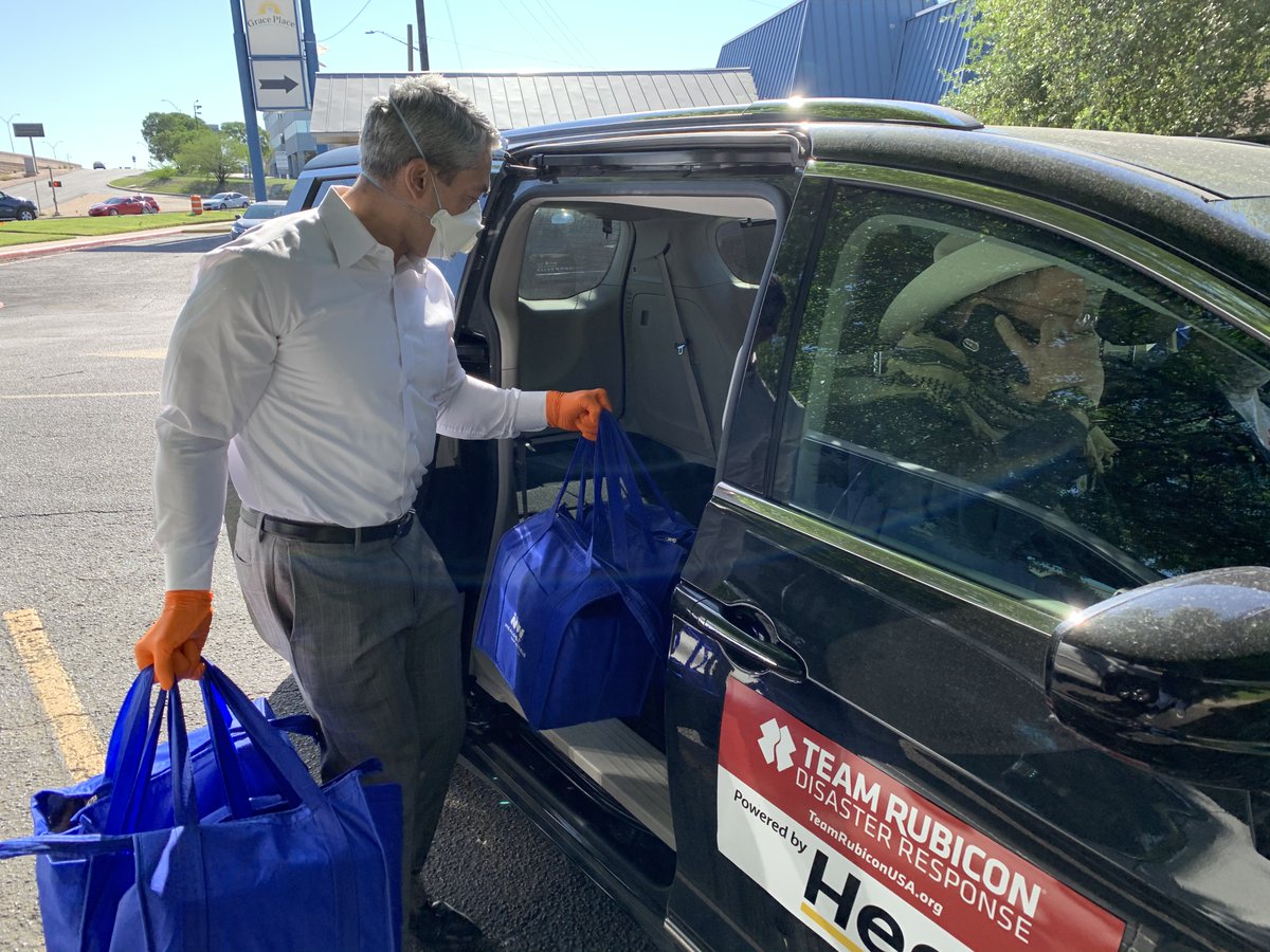 MEALS ON WHEELS:I joined  @mowsatx this morning to help them load up volunteers' cars and deliver some meals. They're providing a critical service to our seniors in need. To donate:  https://www.mowsatx.org/donate 7/16