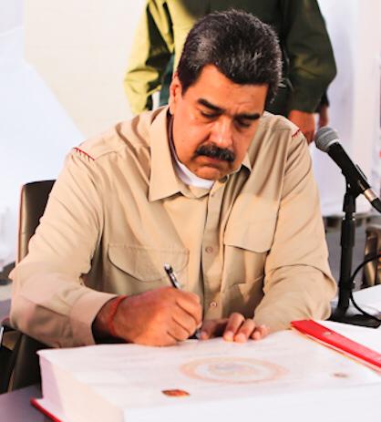 Firmé el libro que deja constancia para la historia que hoy #12Abr de 2020, llegamos a 4 millones 156 mil 567 milicianos y milicianas, desplegados en 50 mil 459 Unidades Populares de Defensa Integral, formados, armados y alerta para defender la Paz y la tranquilidad de Venezuela.