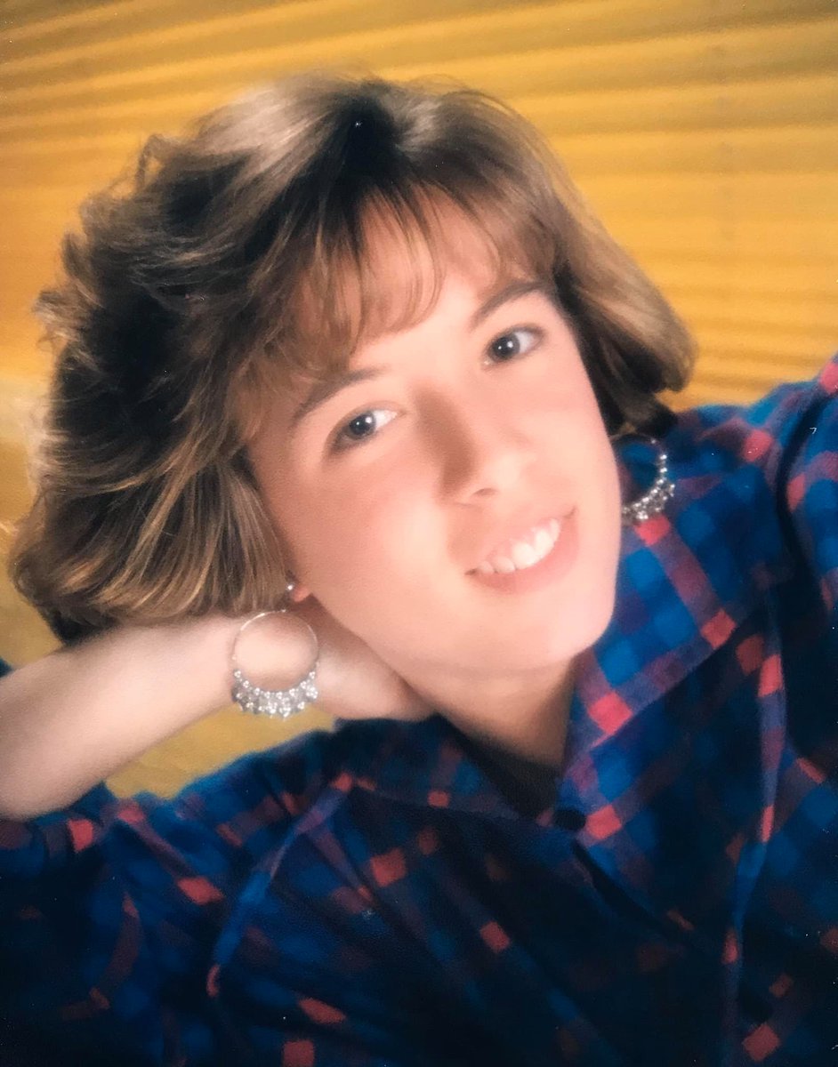 diggyart_dentel's tweet image. To honor @Newark_HS seniors, and my daughter Sami @PalMac_CSD, here are a few of my senior pictures! Pal-Mac Class of 1993! #Classof2020Challenge #ChooseJoyNCSD