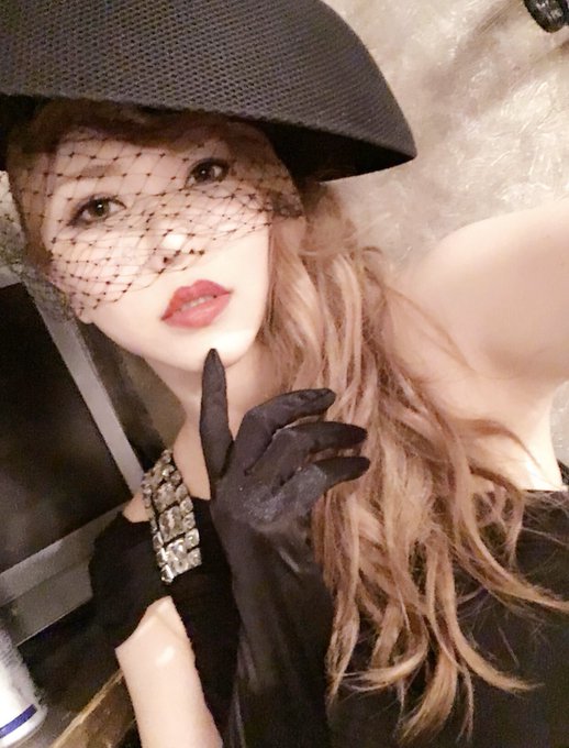 4 pic. #自撮りつなぎ 

あいちん??から

next
美女達へ?✨

@Hitomi_offical
@asukakiraran
@amatsuka_moe https://t.co/0Fj