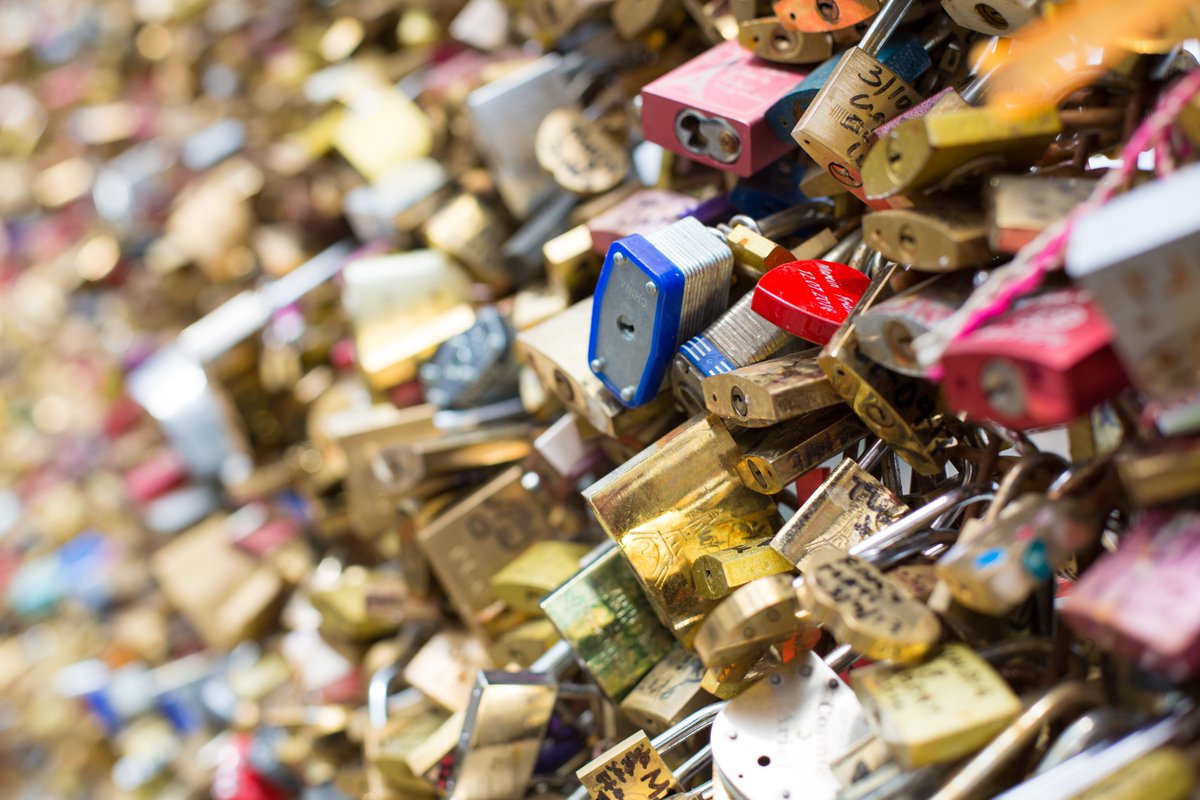 Delegated access in Windows Virtual Desktop - I've created a uservoice entry for adding an additional role for helpdesk admins. Please help upvote this idea - windowsvirtualdesktop.uservoice.com/forums/921268-…
#WVD #Helpdesk #RBAC #RoleAssignments