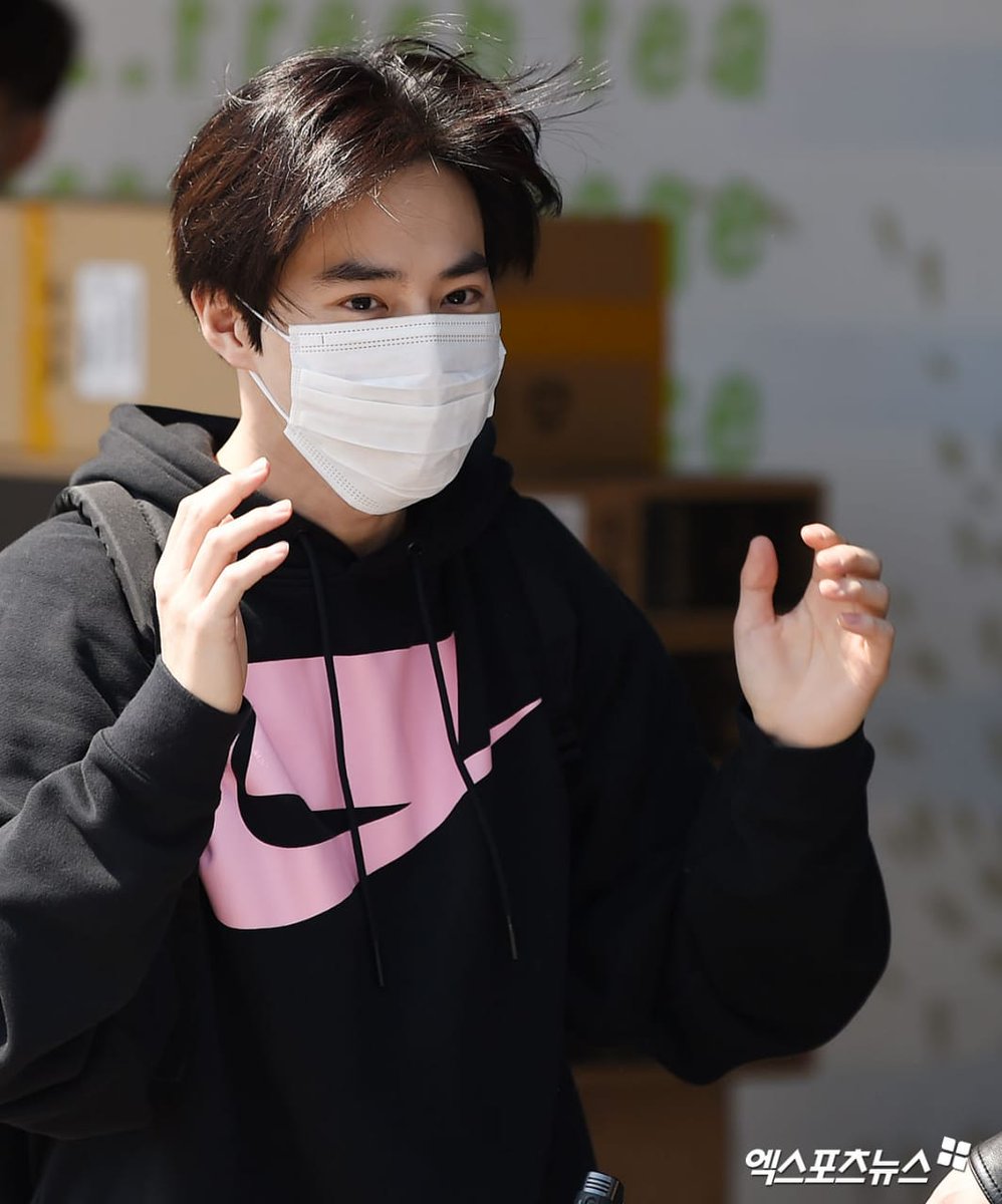 JempolKJMyeon's tweet photo. SUHO SUHO SUHO
#SUHO #SUHOBESTLEADER #suho_selfportrait_letslove #suho_o2 #weareoneEXO #EXO @weareoneEXO https://t.co/wGJDbLAsE3