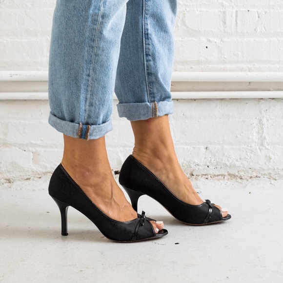 saraboutros's tweet image. So good I had to share! Check out all the items I'm loving on @Poshmarkapp #poshmark #fashion #style #shopmycloset #anneklein #bananarepublic: posh.mk/nxOCTNPFF5