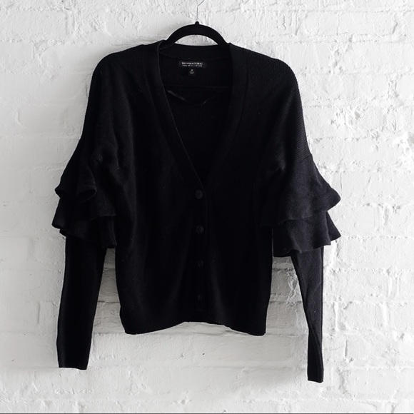 saraboutros's tweet image. So good I had to share! Check out all the items I'm loving on @Poshmarkapp #poshmark #fashion #style #shopmycloset #anneklein #bananarepublic: posh.mk/nxOCTNPFF5