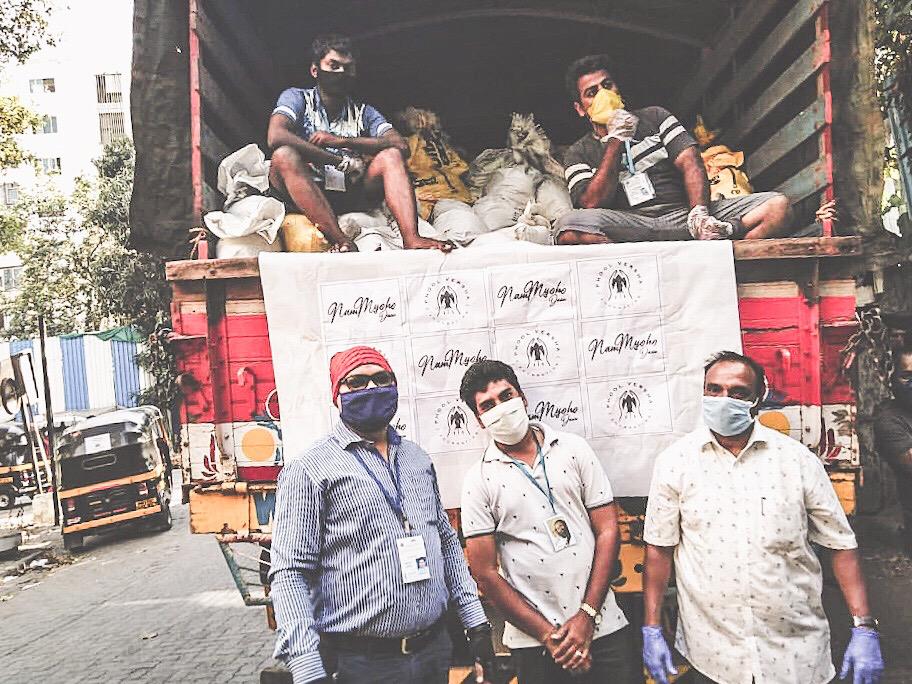 PhoolVersha's tweet photo. A big thank you to all the IAHV volunteers on the frontline, risking their lives and helping us successfully feed hundreds of families. We are very proud of you.
#PhoolVershaFoundation #NamMyohoDaan #CoronaVirus
#ThankYouCoronaWarriors #YouAreHeroes #SelflessHero #Covid_19india https://t.co/IZmQu5oWzu