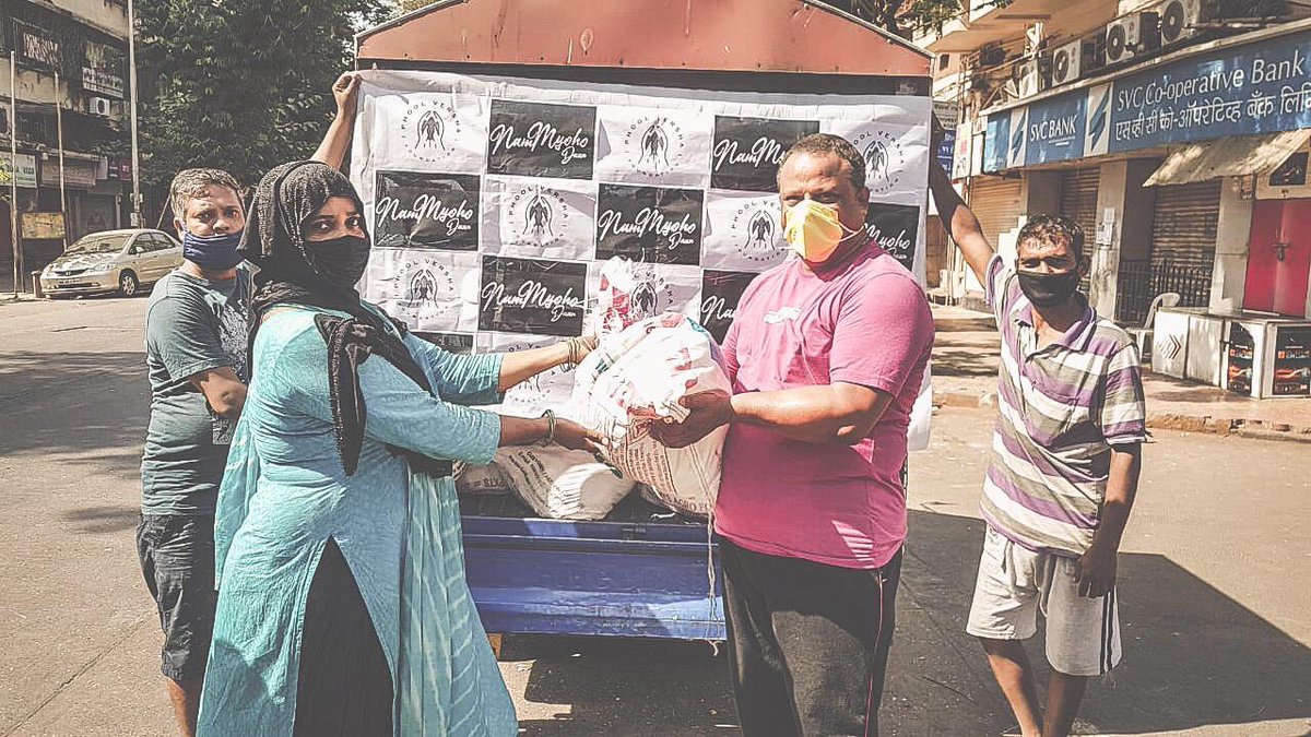 PhoolVersha's tweet photo. A big thank you to all the IAHV volunteers on the frontline, risking their lives and helping us successfully feed hundreds of families. We are very proud of you.
#PhoolVershaFoundation #NamMyohoDaan #CoronaVirus
#ThankYouCoronaWarriors #YouAreHeroes #SelflessHero #Covid_19india https://t.co/IZmQu5oWzu