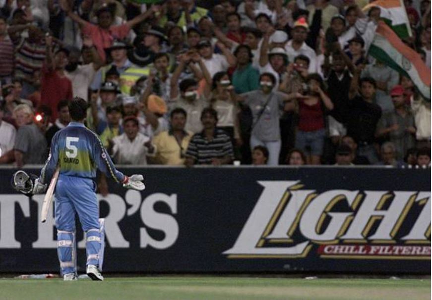 Thread #RandomCricketPhotosThatMakeMeHappy Rahul Dravid losing his cool on the pitch isn't a very common occurrence. But this one time he did. And Hamish Blair captured the man's frustration so well in this photograph from this India Australia fixture at the MCG in 2000.