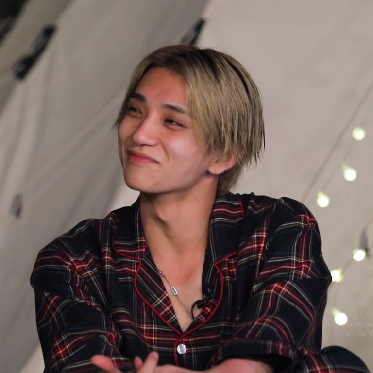 your camera roll if joshua hong was your boyfriend; a thread