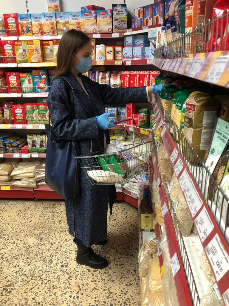 MolPalata37's tweet photo. Председатель молодежной палаты при Ивановской областной Думе Курочкин Никита и ответственный секретарь Гамзина Дарья оказали помощь пенсионерам в период самоизоляции. #МПРФ #МП37 https://t.co/00ghClP1w9
