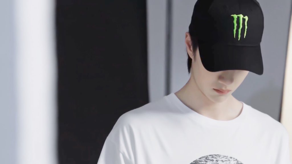 Dawn_taetae's tweet photo. Monster😈

#WangYibo #王一博 #WangYibo王一博 #หวังอี้ป๋อ #イボ #왕이보 https://t.co/r2k6kE2cpg