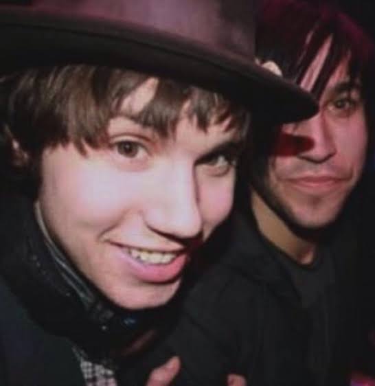 sunsetsandveins's tweet photo. @sparkling_iero idk bout you, but i kinda ship it ๐ #pyan ๐ค https://t.co/yg601nVgU3