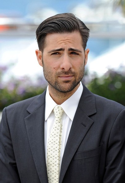 Jason Schwartzman (5'6) - okay this one fucked me up. idk why i always expected him to be like 6'2 or some shit he just has the face of a tall person. like just LOOK at that second photo what the fuck