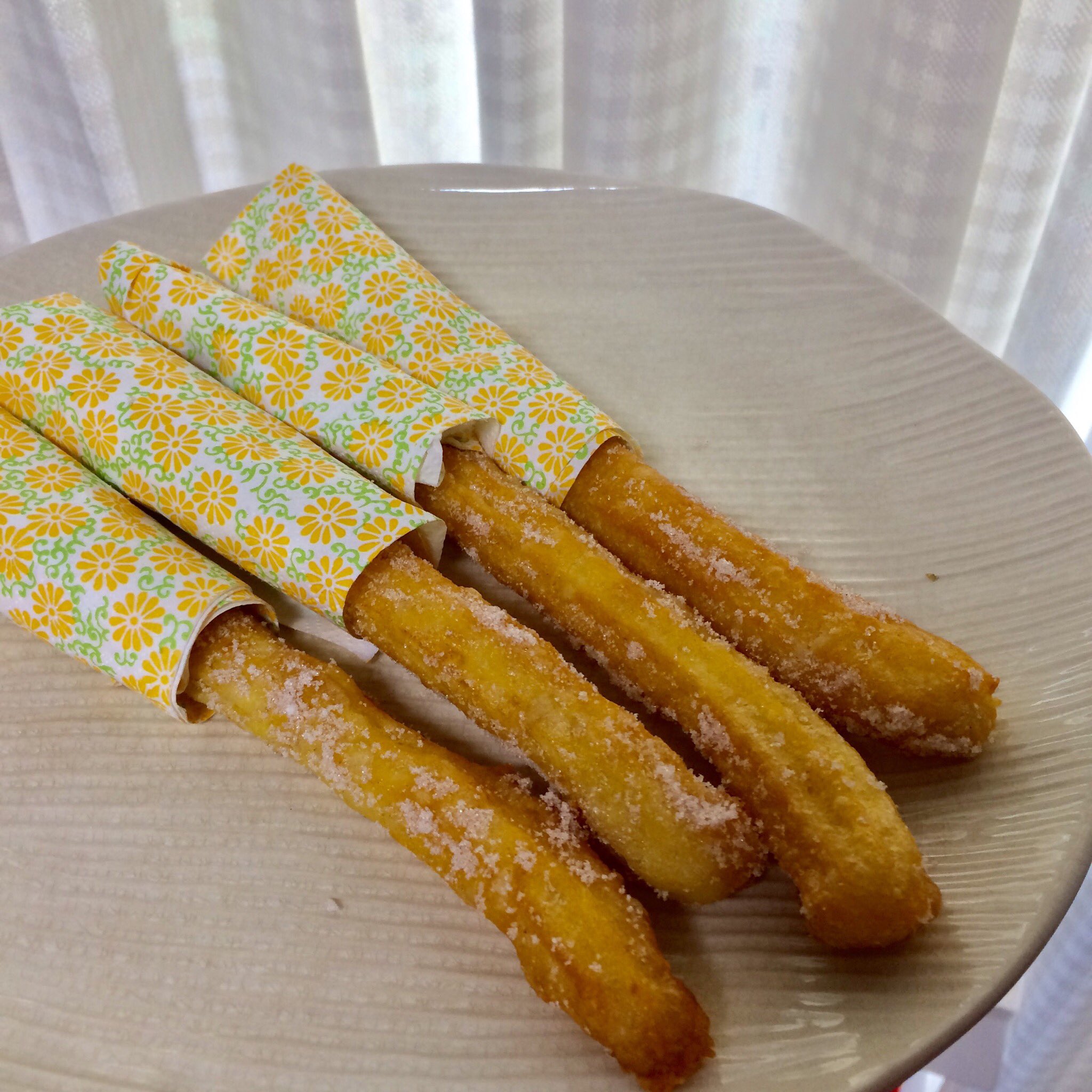 モチコ おうちディズニー くらいの軽い気持ちで作ったら 予想量の倍以上できて震えてる 身体中の脂肪がブルンブルンと震えてる ディズニーがチュロスのレシピを公開 あの味を家で再現できる T Co Ygs3f3bgho T Co