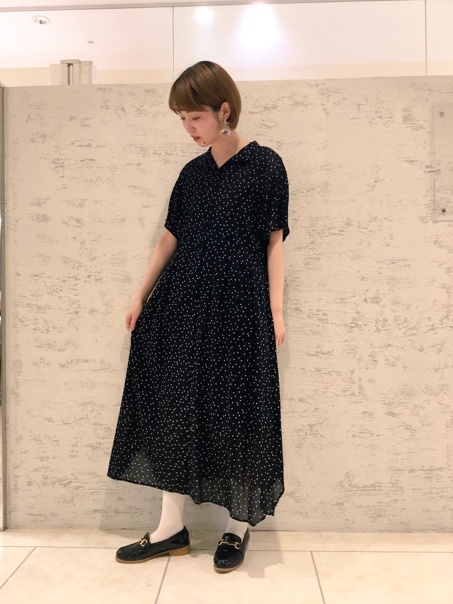 ビュルデサボン 札幌パルコ V Twitter Yuniより ドットプリントのワンピースが入荷しました 透け感もあり 涼しく着て頂けます 両型とも 黒と紺色の2色展開です ワンピース 17 800 Tax キャミワンピース 16 800 Tax