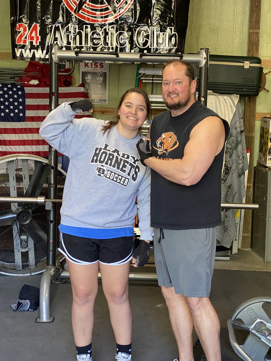 nikkifunk6's tweet photo. No soccer season means more time for Working out with dad- Keep moving 💪🏼#keepmovingar #bryanthornets https://t.co/i4fd4nMGWl