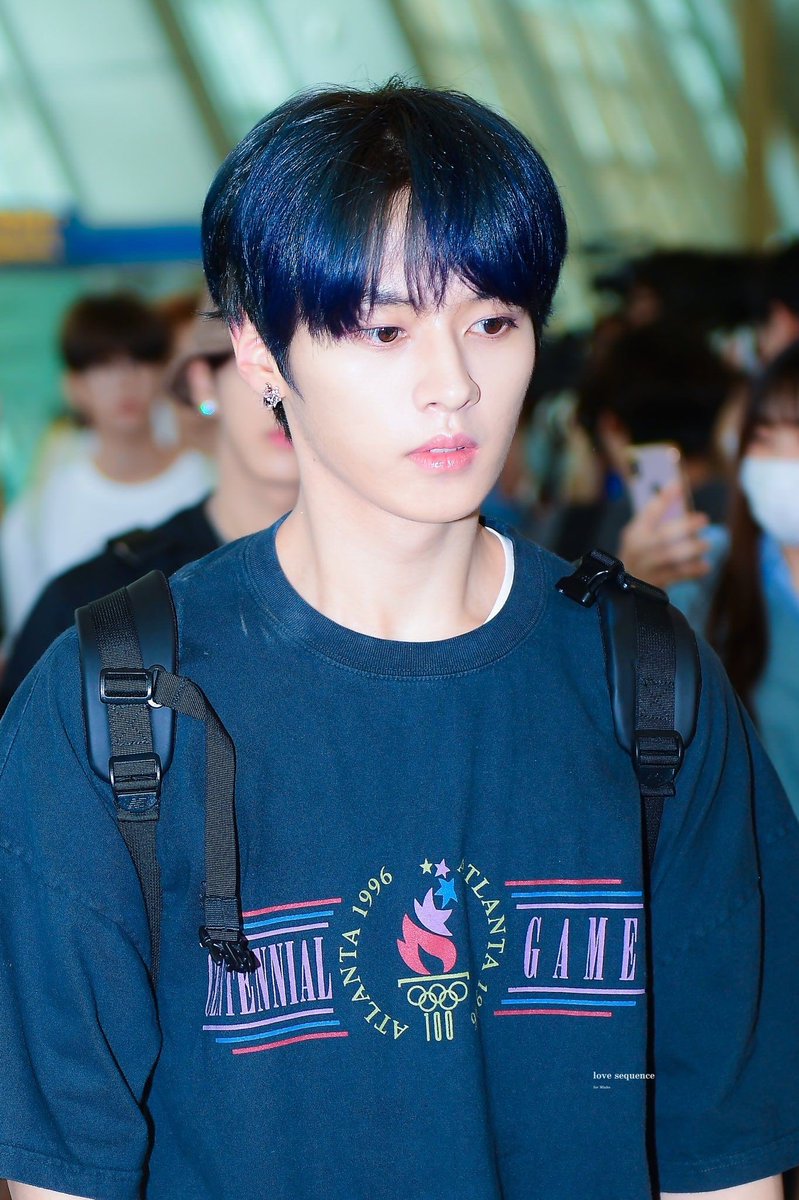 Minho as Khun Aguero Agnes - Blue hair - Reserved but highly intellectual - Even tho he hides it he cares deeply for the people he loves - sometimes comes off as cocky