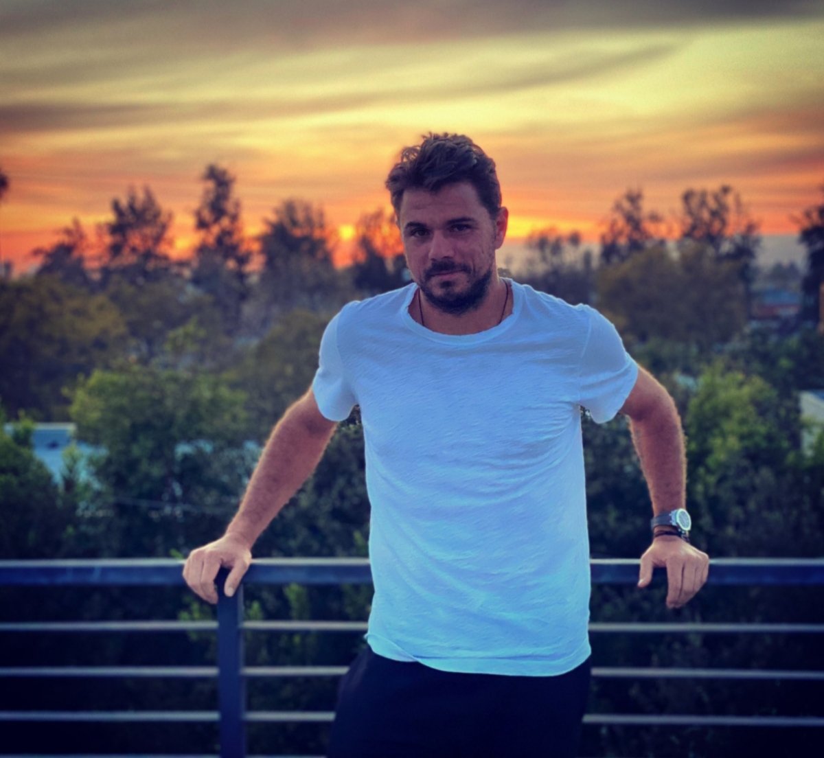 chda7777's tweet photo. Have a great Tuesday and new week everyone β₯οΈππ #EasterbreakIsOver #BackToReality #BackToWork #StanTheSunsetMan #StanTheGorgeousMan #StanLook #GreatPic #LoveIt #Wawrinka π₯ https://t.co/8sQYl0q0ki