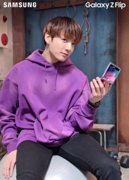 𝐽𝐾 📁 ar Twitter: "[NAVER] BTS #Jungkook, sweet smile + eye-catching body  with sculpture-like profile. ✨ Jungkook wore a neat purple hoodie &amp;  boasted a superior flower boy visual. In particular, a