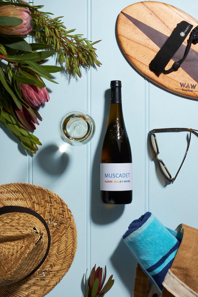 AusLoire's tweet photo. Travel the world from your own living room, one glass at a time. First stop: France, with a bottle from the Loire Valley!

#loirevalleywines #wine #winelover #instagood #drinks #winetime #drink #instawine #loirevalley #vino #french #france #australia #delicious #travel #isolation https://t.co/qkPnTzCM2Y