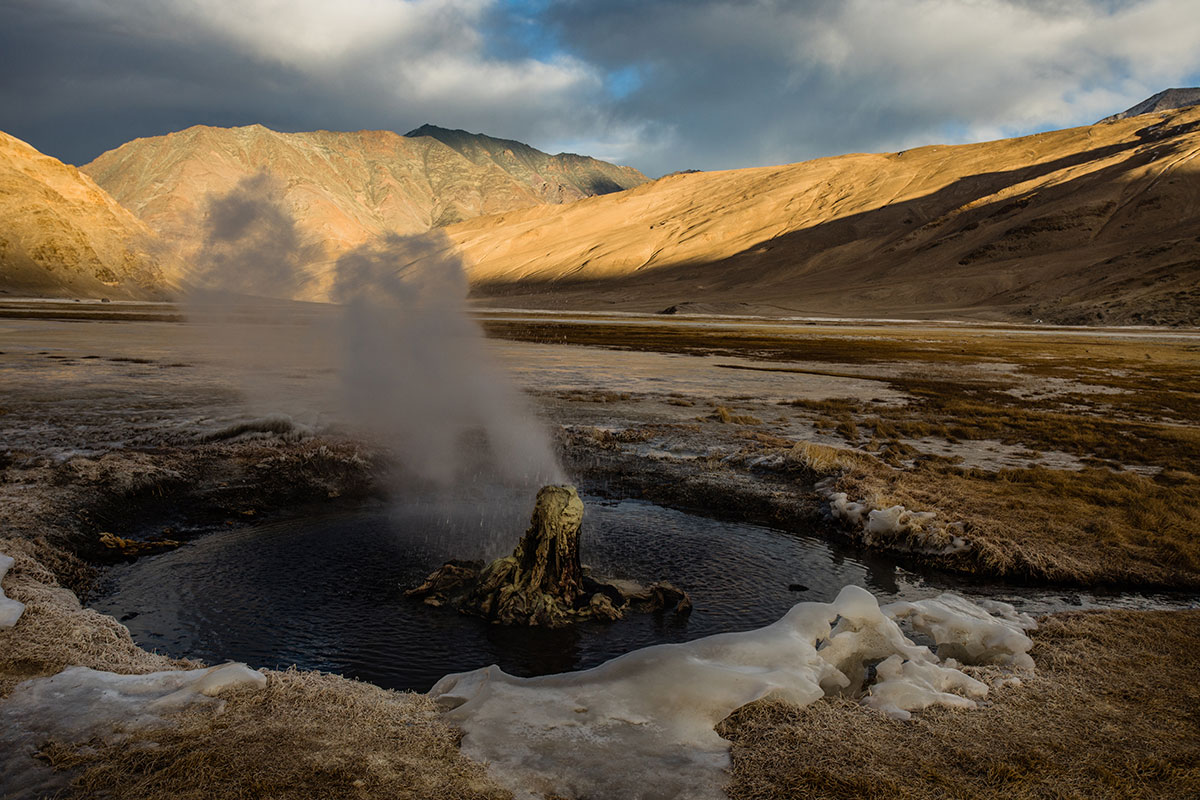 Standing next to a spring of boiling-hot water in the middle of winter's cold is an amusing feeling. It's frozen solid right in its surroundings, but the spring remains blissfully unaware of all that.