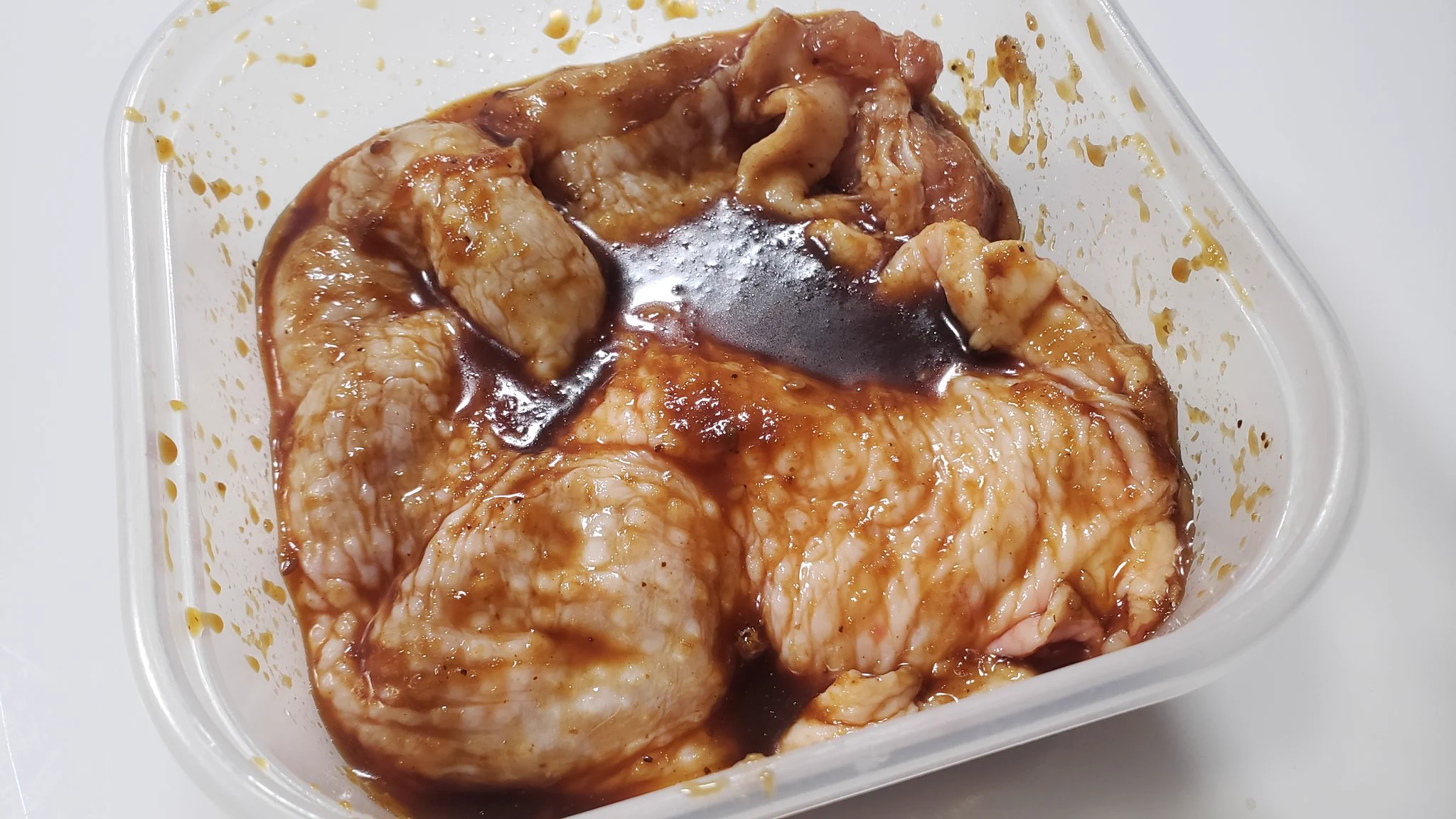 【カンタンバズレシピ】焼肉のたれを漬け込むだけでやわらか鶏もも肉に