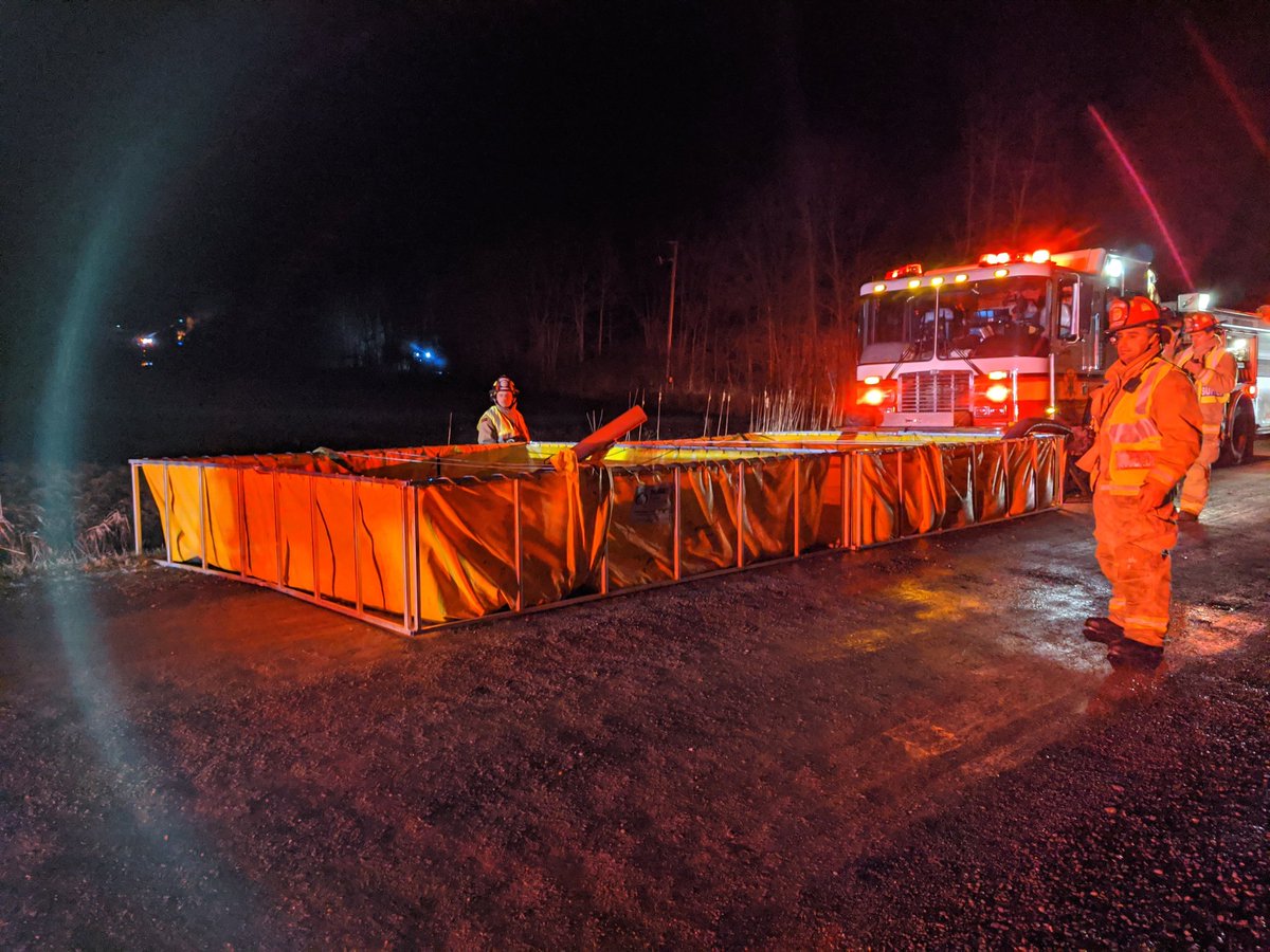 OFSFirePhoto's tweet photo. Ottawa Fire on scene of a Working Fire at 6223 Second Line Road South in Kars. Fire is in a 3 storey house with a 2 storey addition containing a total of 3 apartments. Building was heavily involved on arrival. All residents evacuated safely. #ottnews #ottcity #OttFire https://t.co/7ranyeLGGV