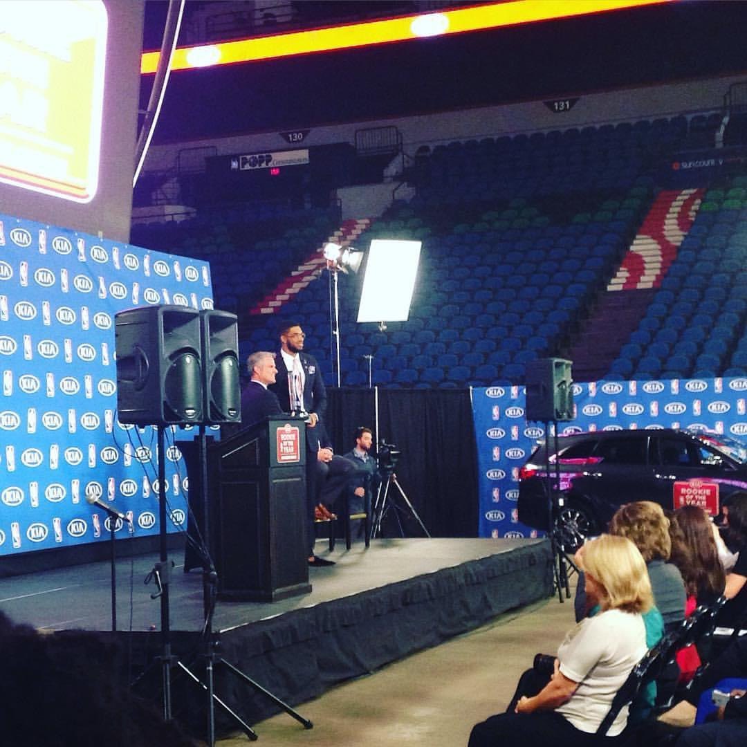SpoonfulOfHoops's tweet photo. #BeAPack #Family Karl’s mom went to be with the Lord today. My ❤️🙏🏼. During his #ROY speech, KAT left the stage to go hug his mom&dad. Straight-up pride for this young man. Praying for my Towns’ fam tonight, praying for my team. #WeHere #UsAlways #Timberwolves https://t.co/Cx5Zk2OAQn