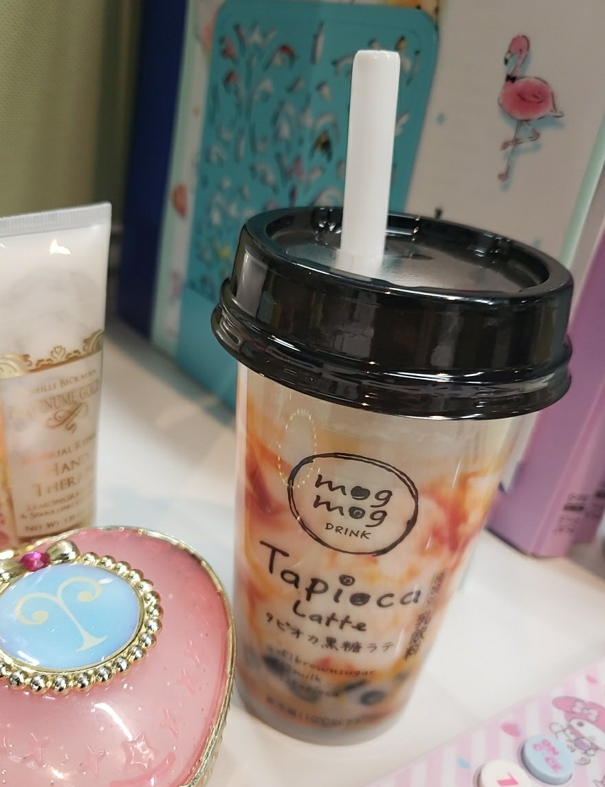 拙者も変わらず出勤のひと コンビニタピオカ初めて飲んでみたんだけど不思議な食感