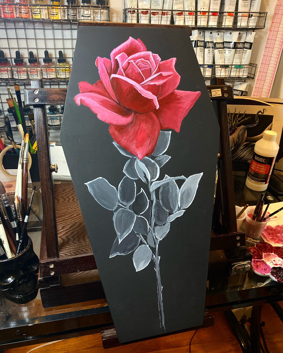 First color layer done on the rose... .
.#paintnight #trekell #trekellbrushes #darkart #liquitex #darksurrealism #brooklynartist #painting #roseart #workspace #surrealism #surrealist #darkart #gothart #gothartist #acrylicpainting #weekendproject #supportartists #rosepainting