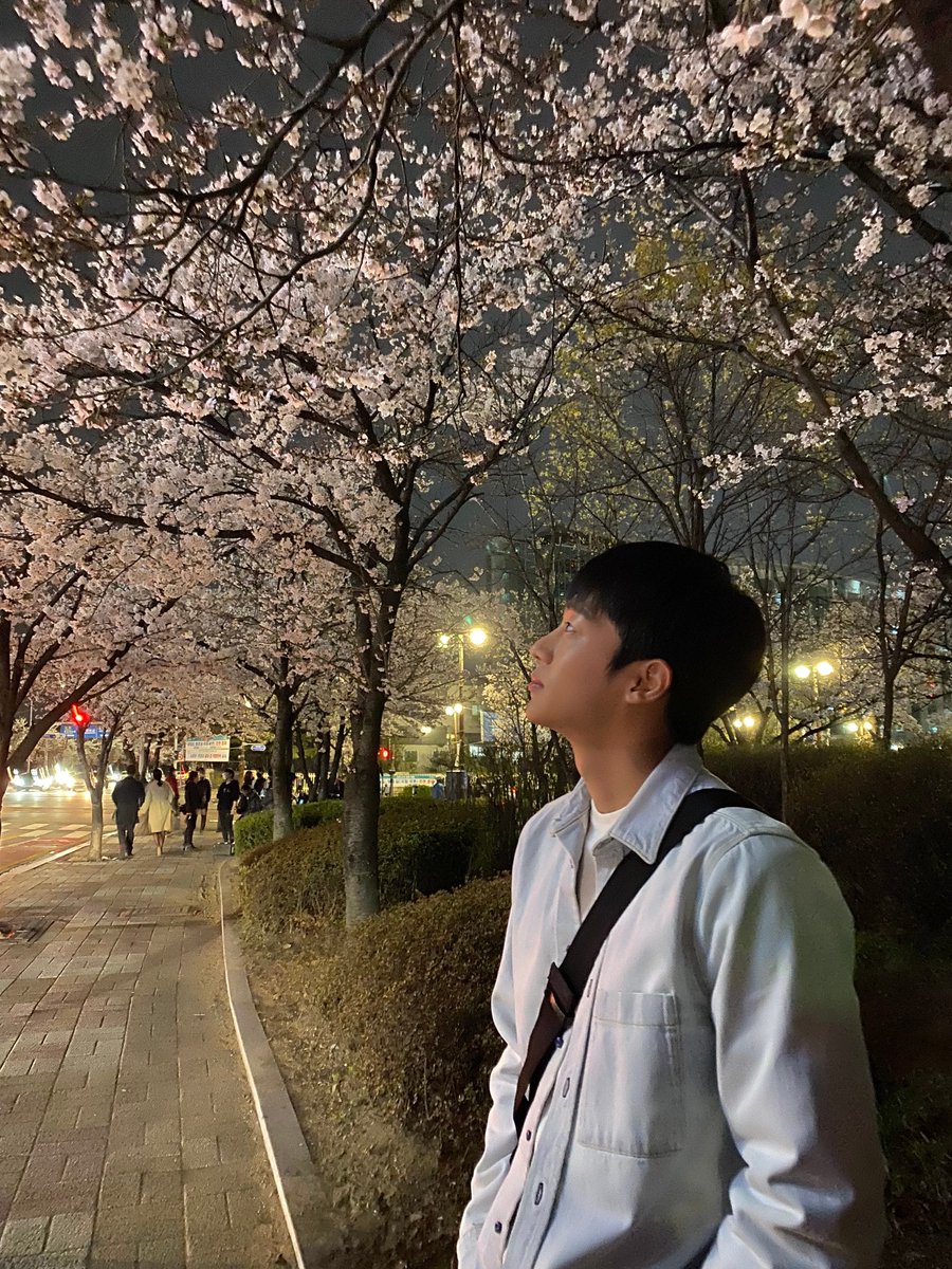 [#이신영 #계약우정]⁣ ⁣ 🌸우리의 봄, 찬홍이🌸⁣ 마지막까지 함께해요⁣ 그리고 계약우정 본방사수 이벤트 마지막 날! 잊지마세요😆 #박찬홍삼...