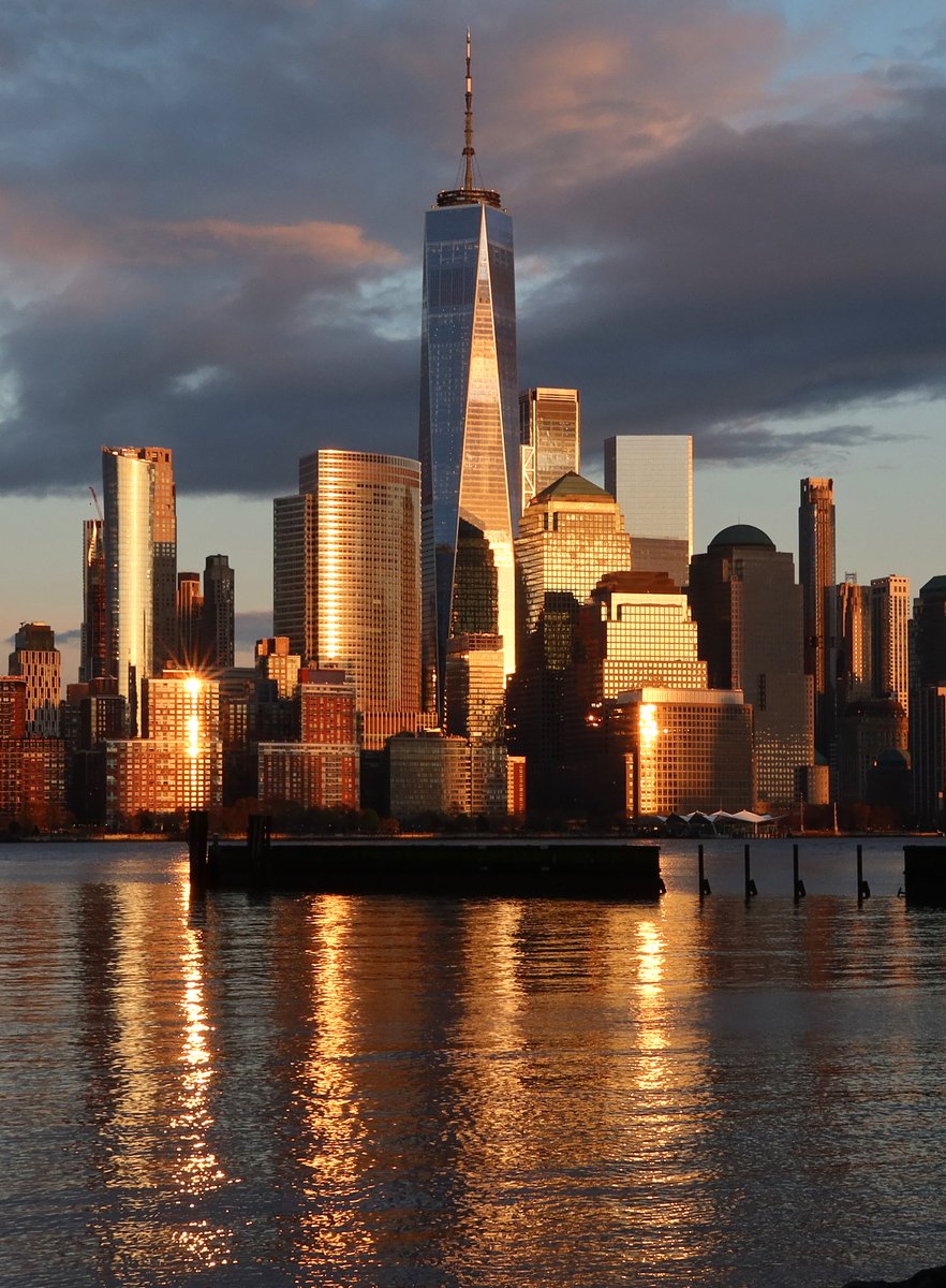 GaryHershorn's tweet photo. Mother nature beautiful linked the city together tonight with a rainbow connecting One World Trade Center to the Empire State Building then reminded everyone what a golden place New York City really is @NYGovCuomo @NYCMayor @nycgo @nycgov @NYCMayorsOffice https://t.co/iH8cHw1SwG
