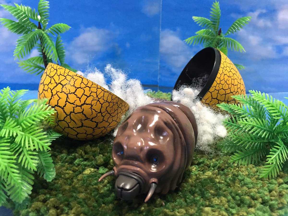 タカ Kom おもちゃ撮影会 テーマ たまご 既出 卵から孵化するモスラ幼虫 チョココロネじゃないよ モスラ Mothra モンスターアーツ モンスターアーツ写真部 Shmonsterarts