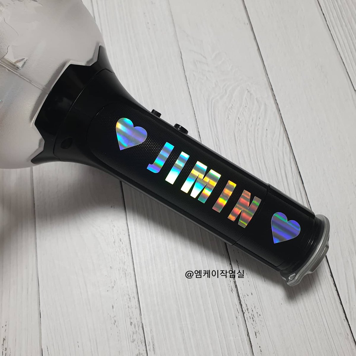 mk_workroom's tweet photo. 💜아미밤 손잡이에 딱 맞는 사이즈로 방탄 멤버별 홀로그램스티커

✔주문 문의나 궁금하신 사항은
��카오톡 @엠케이작업실 검색 후
문의주세요🙂

#bts #방탄소년단
#아미밤스티커 
#방방콘 #BANGBANGCON 
#MapOfTheSoul7 https://t.co/hHNfgthwHD