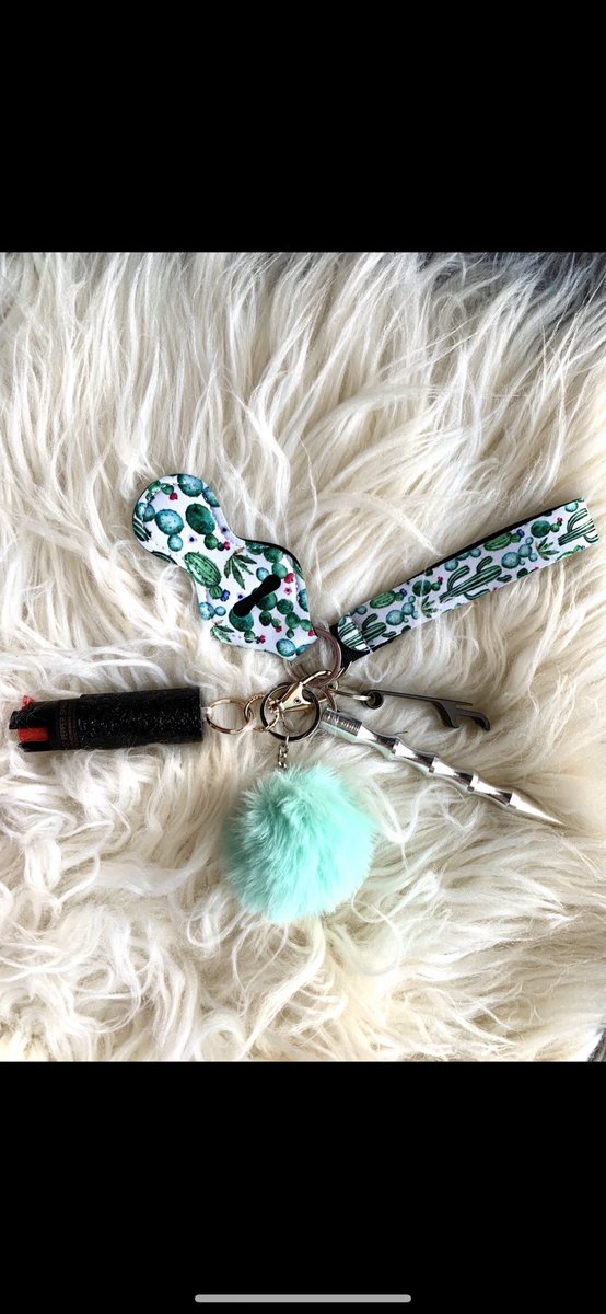 doraanely's tweet photo. Dm me for pricing and customizing your keychain! Please retweet to help a mommy out lol💓 https://t.co/dRr1sRGQwn