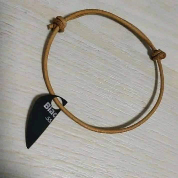 archiefghijklmn's tweet photo. The scene where Tine cut the pick of Sarawat guitar, then they made it as their couple bracelet.
#2GETHERTheSeriesPH #2getherseries #WeStandWithBright #2getherwelookback https://t.co/DBNN0EjjlQ