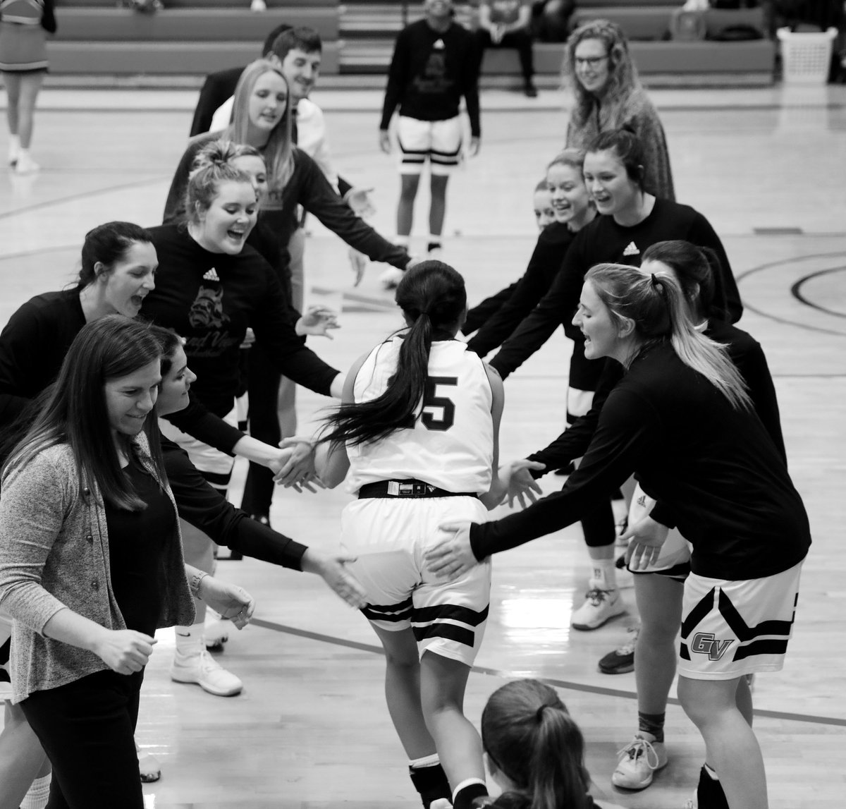 hanshadravan's tweet photo. Would not trade these moments for anything. My best friends forever. 🖤❤️ #gvmems https://t.co/0hr2UGYpgs