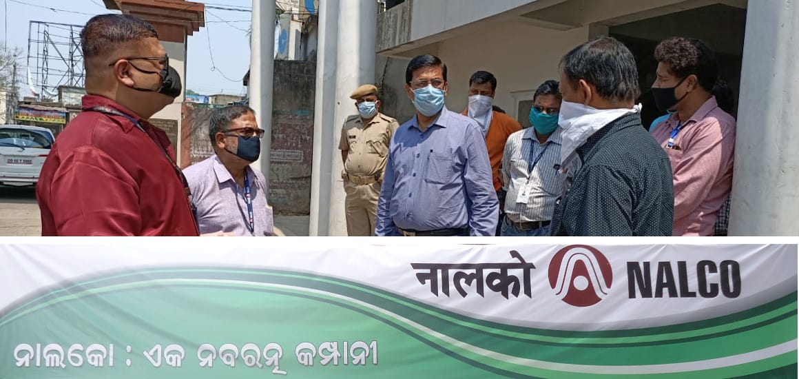 NALCO_India's tweet photo. Social distancing does not distance us from Society. Realising the need  of migrant workers at these times, Rice, Flour, Harad Dal &amp; Potato were handed over to District Administration, Angul. Thank you Smelter &amp; Power frontliners. #IndiaFightsCorona @JoshiPralhad @MinesMinIndia https://t.co/cF1rCyv7za