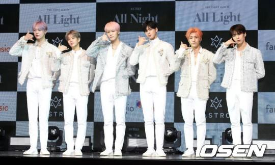 vliveindonesia's tweet photo. [V TODAY] ASTRO Pastikan Moonbin akan Bergabung dalam Comeback Bulan Depan.

👉🏻 https://t.co/ICiHVckbJm

#VTODAY #VTODAYINDONESIA #아스트로 #ASTRO #OSEN https://t.co/hYutCe0zTn