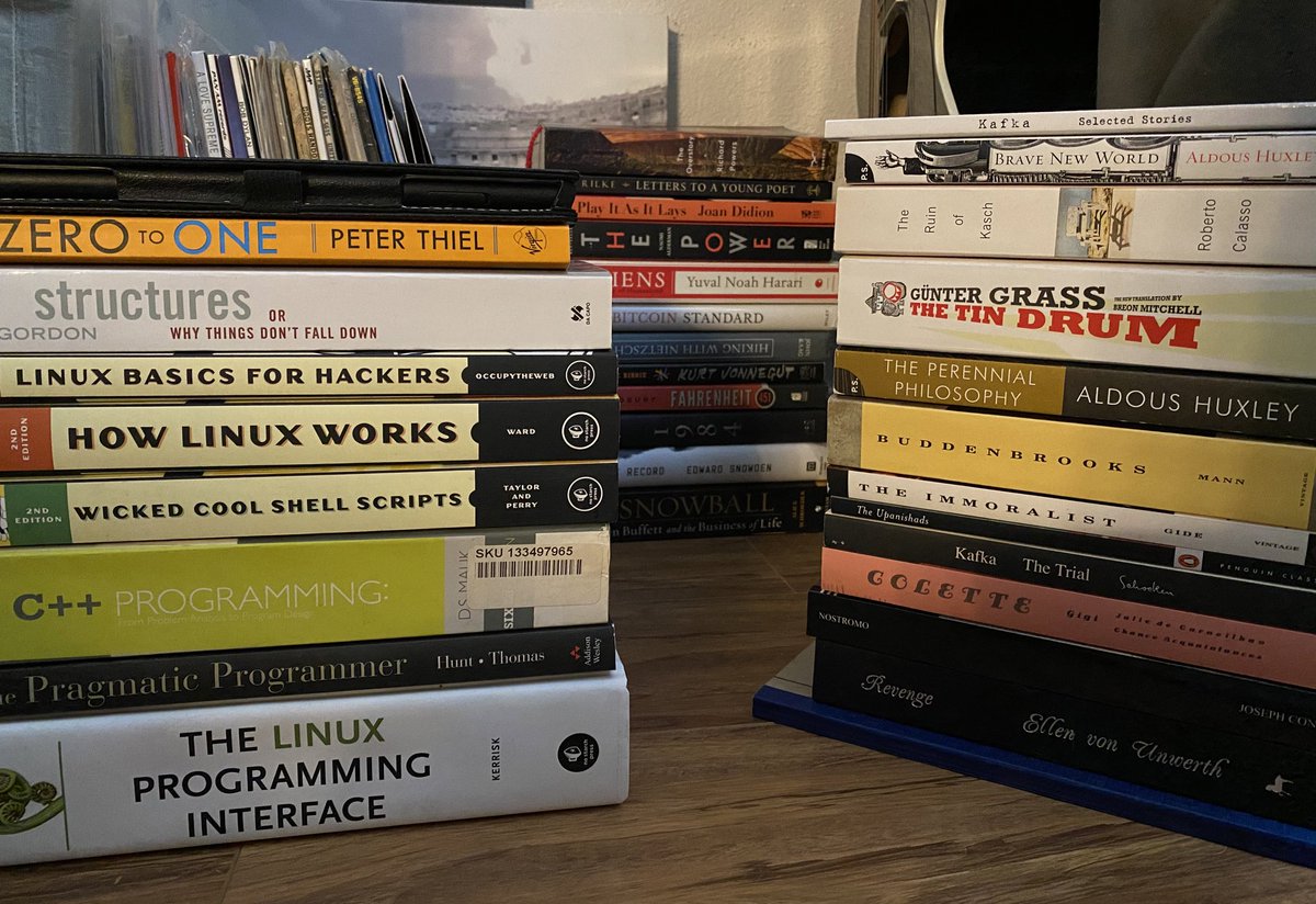 notnilorempty's tweet image. Stacking sats and books. #NotReadyForApocalypse #MoreBooksPlease #PragmaticProgrammer #BookTwitter #KindleReader