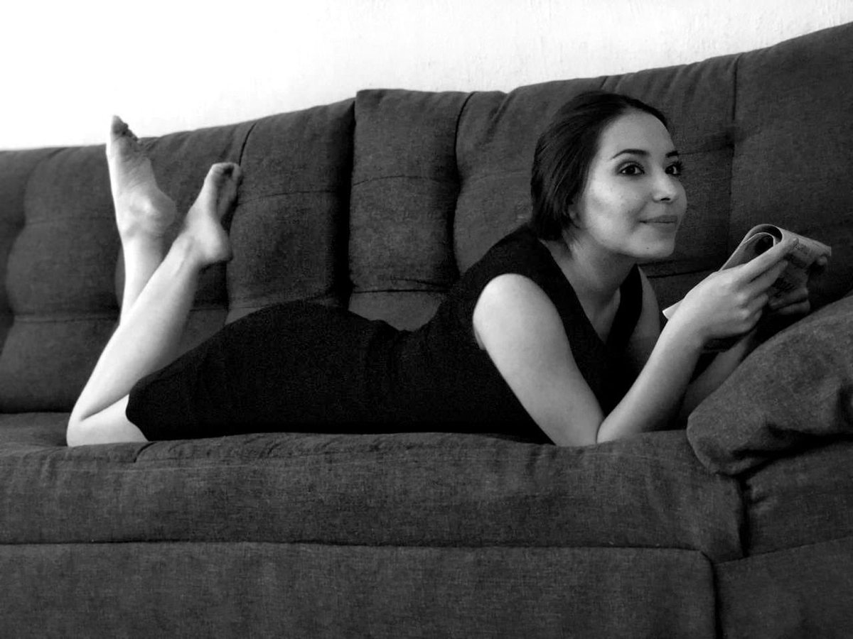 fernandamven's tweet photo. Imitando fotos de Angelina Jolie ♥️ ¿A quién le importa si hago el ridículo? No tengo miedo de lo que otros piensen de mí.  #angelinajolie https://t.co/Bth98sj7r6