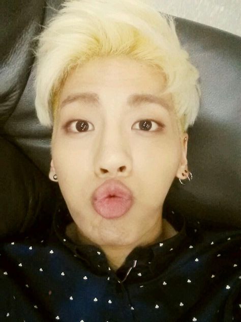 Bxng_Chxn97's tweet photo. If you see this , include photos of your top three biases

Moots: anyone
 
sorry i didnt do this earlier
my phone wasnt letting me tweet for some reason https://t.co/ObKwSpvyYN
