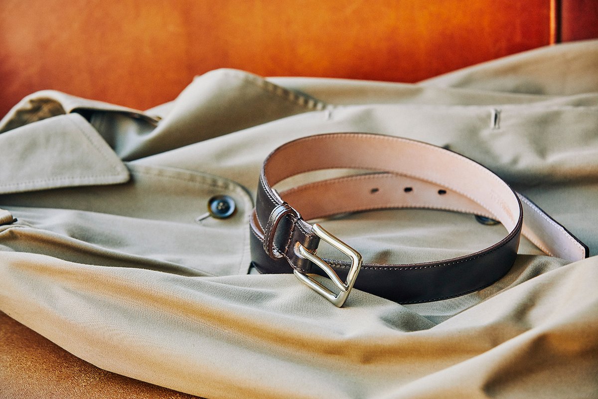 O Xrhsths British Made Sto Twitter 定番品 シンプルかつオールマイティーなハーネスベルト 絶妙なベルト幅 小ぶりでシンプルなシルバーバックルで ビジネスシーンにも相性の良い上品な雰囲気に加え オフシーンでもドレスアアップしてくれます グレン