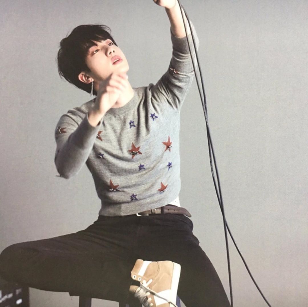 kim seokjin’s tiny waist - a very important thread