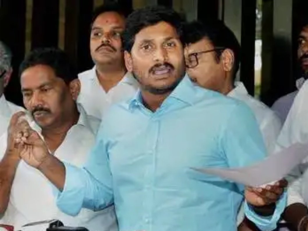 JSPSriram's tweet photo. మీరు లాక్ డౌన్ పొడిగిస్తూ పోతే @ysjagan రెడ్డి ఎన్నికలెట్లా పెట్టుకోవాలి @narendramodi
#Lockdown2 #WakeUpAPCM #IndiaFightsCorona https://t.co/QwmBJhrfHK