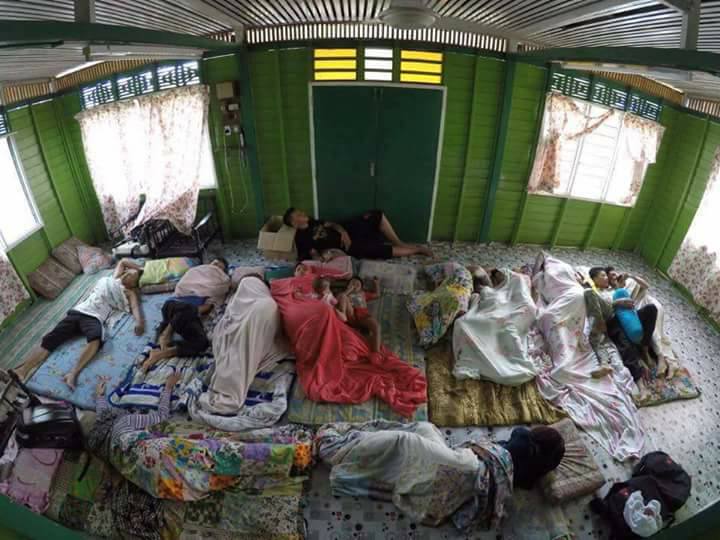 noahmeduza's tweet photo. i just want feel this for this year again , are we can get this feeling for Hari Raya Aidilfitri in 2020 🥺😢😭 https://t.co/PnMGgPaqxa