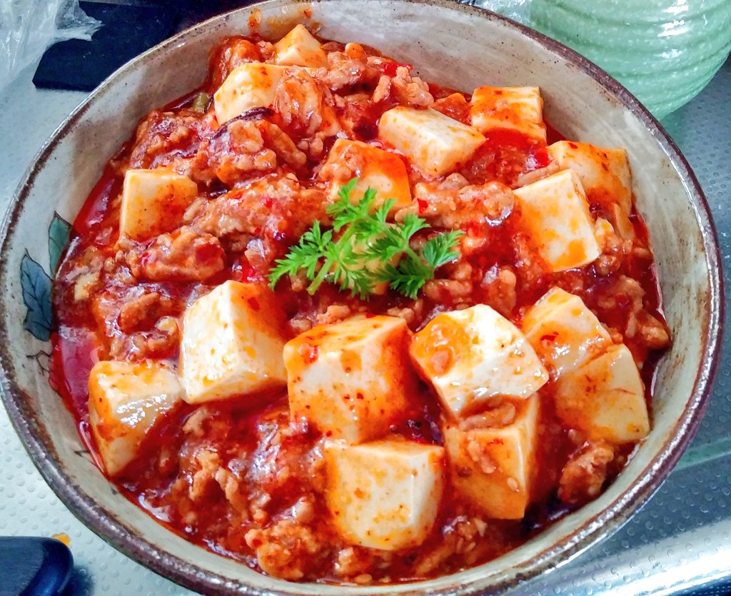 キツネの得意料理は麻婆豆腐です 独楽キツネ のイラスト キツネの得意料理は麻婆豆腐です 独楽キツネ のイラスト