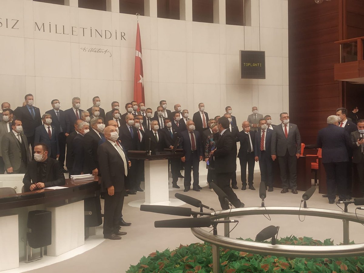 RT klavuzshr: Bu bayları unutmayın birgün bu fotoğrafta olmaktan utanç duyacaklar  #ÇocukİstismarınınAffıOlmaz