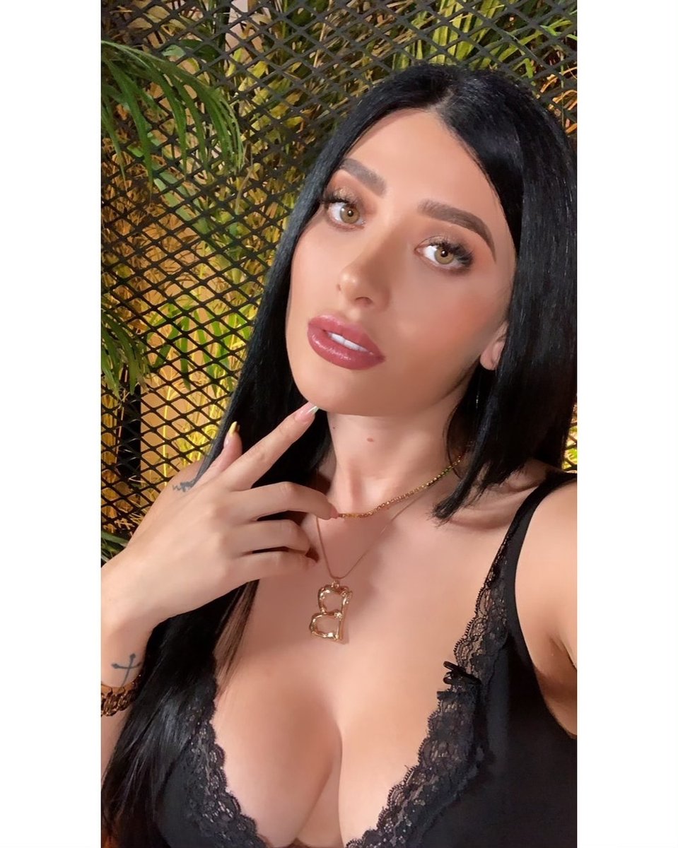 BrendaZ_Fans's tweet photo. Me siento tan bien quemándome en tu infierno.. 🔥🥰 https://t.co/y24hkqMMXj