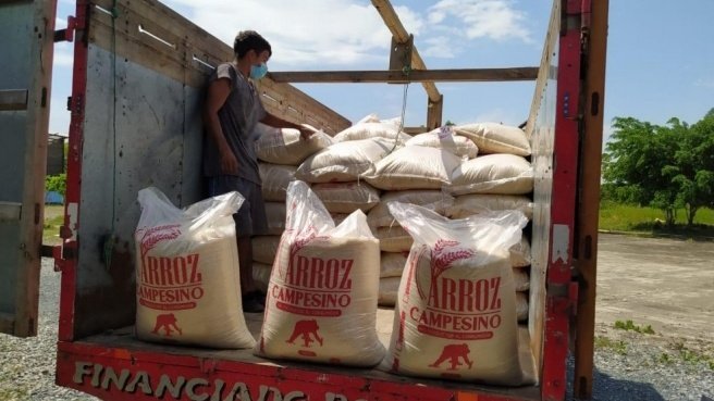 ultimahorainfor's tweet photo. FECAOL realiza brigadas campesinas para abastecer de alimentos a los ecuatorianos
.
.
.
#ÚltimaHoraInforma #Noticias #EcuadorJuntos #QuédateEnCasa #SiSePuede #ContraElCovid19 

https://t.co/WOs1rNGpqR https://t.co/Xzmx7m2ZS4