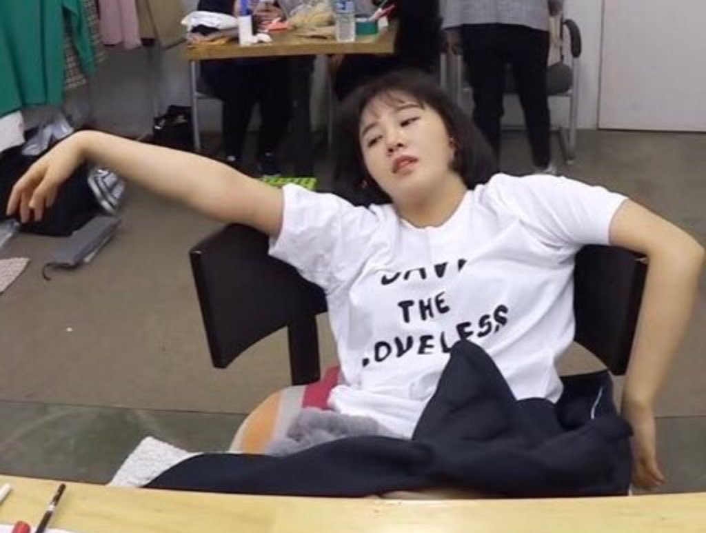 That& #39;s the end of this thread. A daily reminder to everyone that Kwon Yuri can either be this girl or that girl